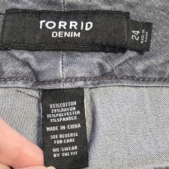 Torrid Women's Faded Black Skinny Capri Jeans - Size 24 - Picture 4 of 4